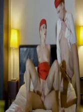 制服诱惑！机长与美艳空姐万米高空双飞激战