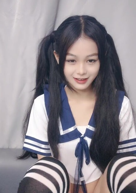 双马尾萌妹情趣制服诱惑!翘起娇臀特写,跳蛋震小穴 震动棒双插,高潮喷水娇喘连连!